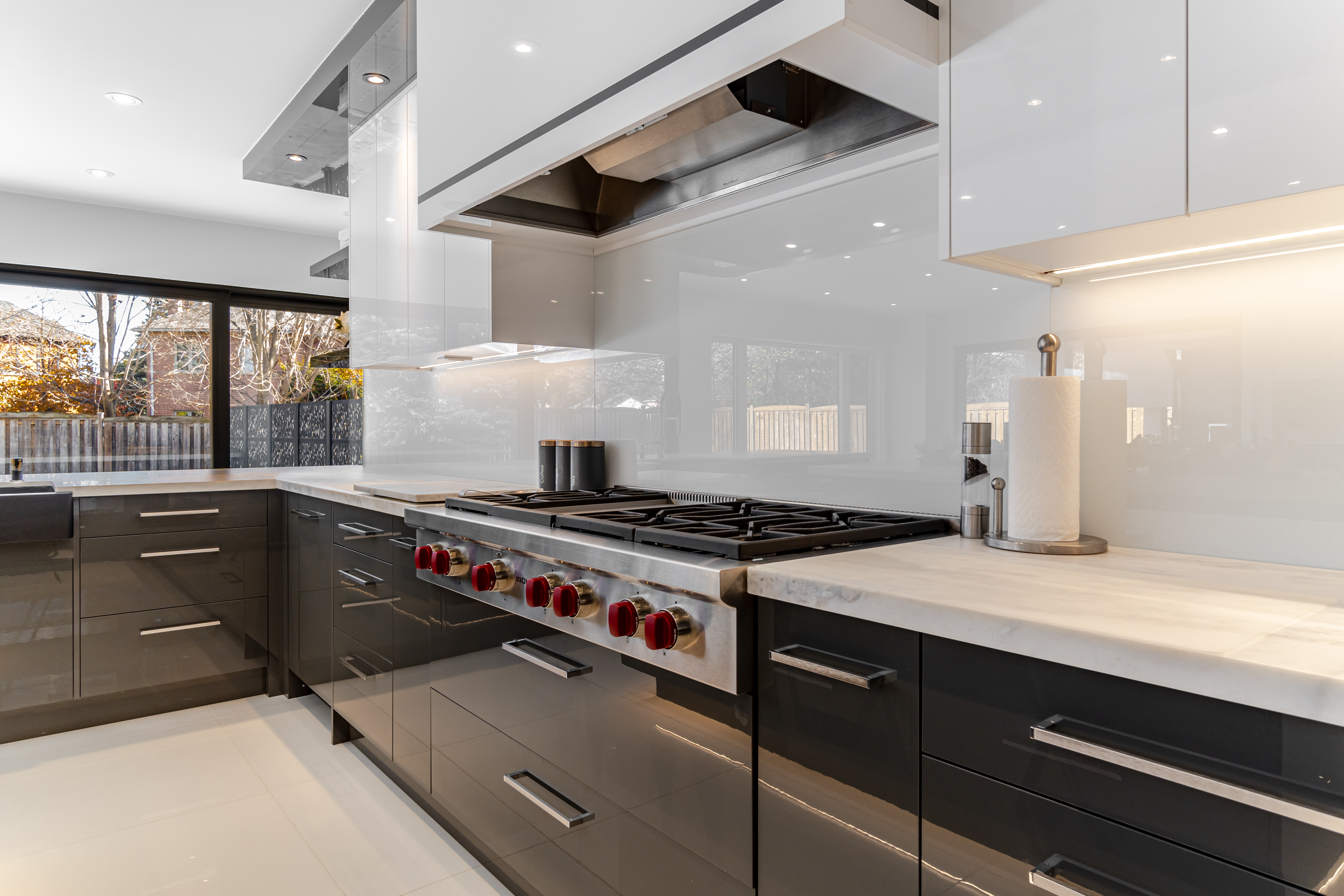 premium-kitchen-appliances-wolf-hood-range-and-subzero-fridge