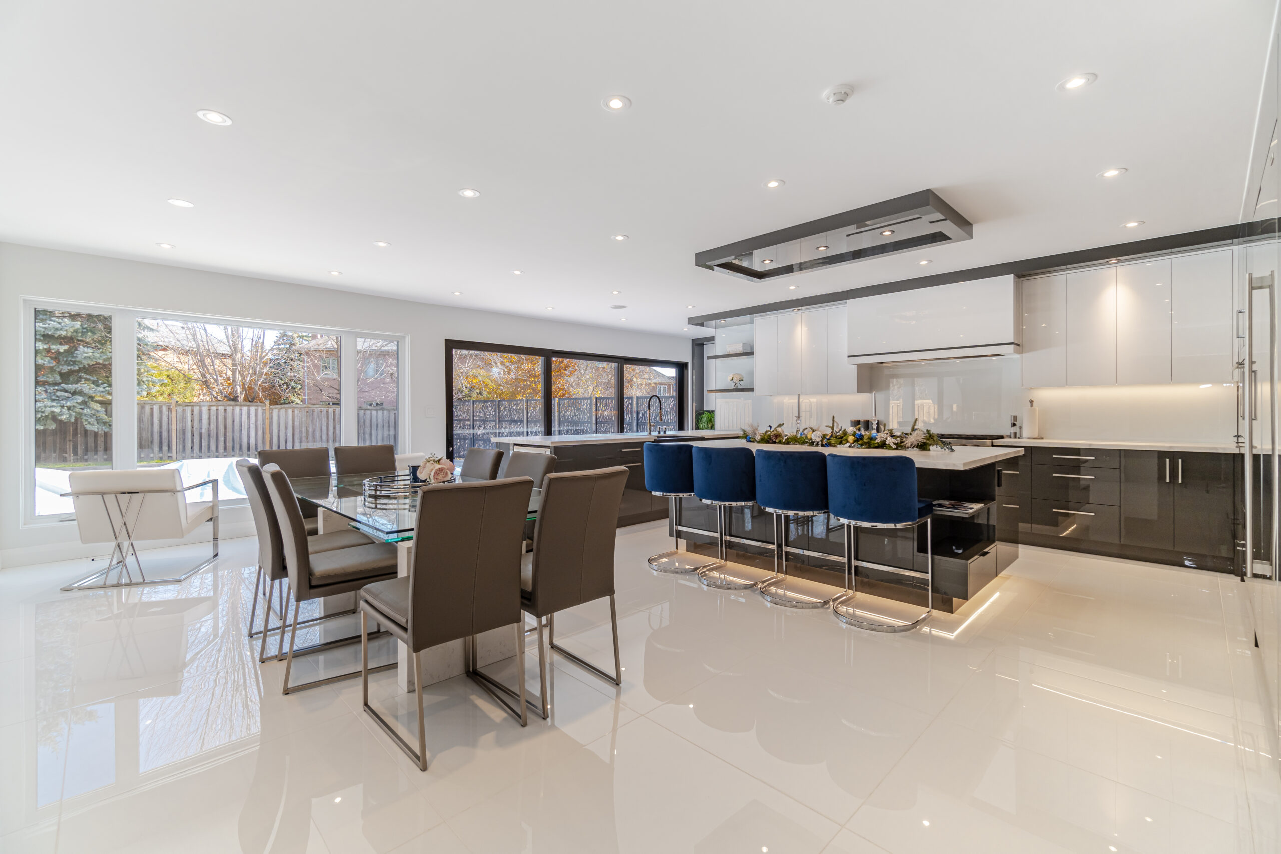best-kitchen-renovation-over-100k-breakfast-area-and-outdoor-connection