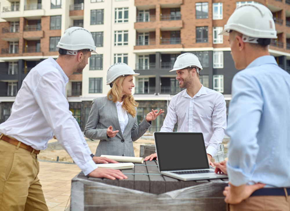 construction-worker-talking-to-city-inspector-on-site-GTA